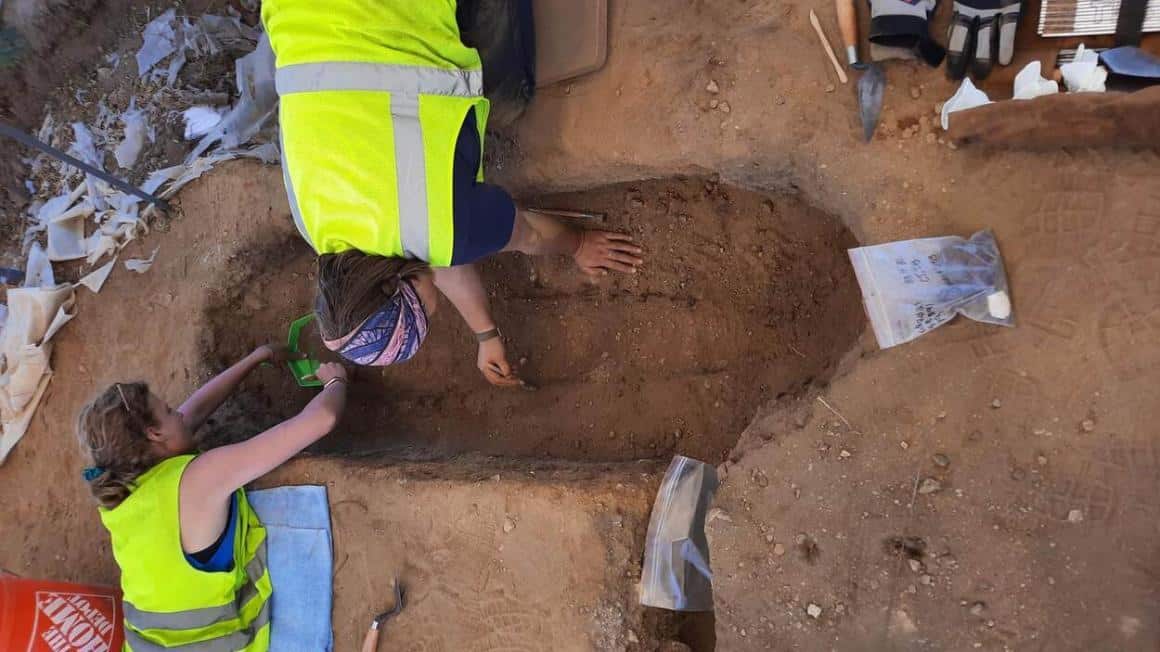 Opgravingen bij de voormalige Golden Rock Plantation: 