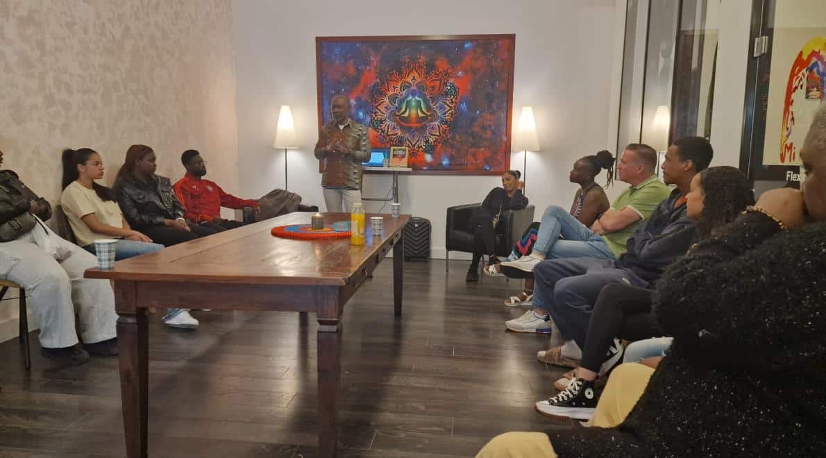 Afrotheoloog Kenneth Vers Babel bespreekt de Winti cultuur